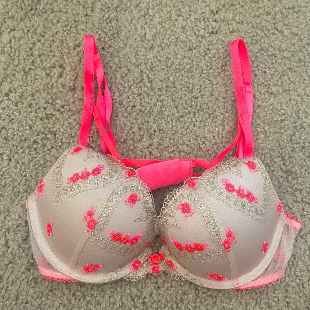 Victoria’s Secret Dream Angels Heart Embroidery Push Up Bra 32A